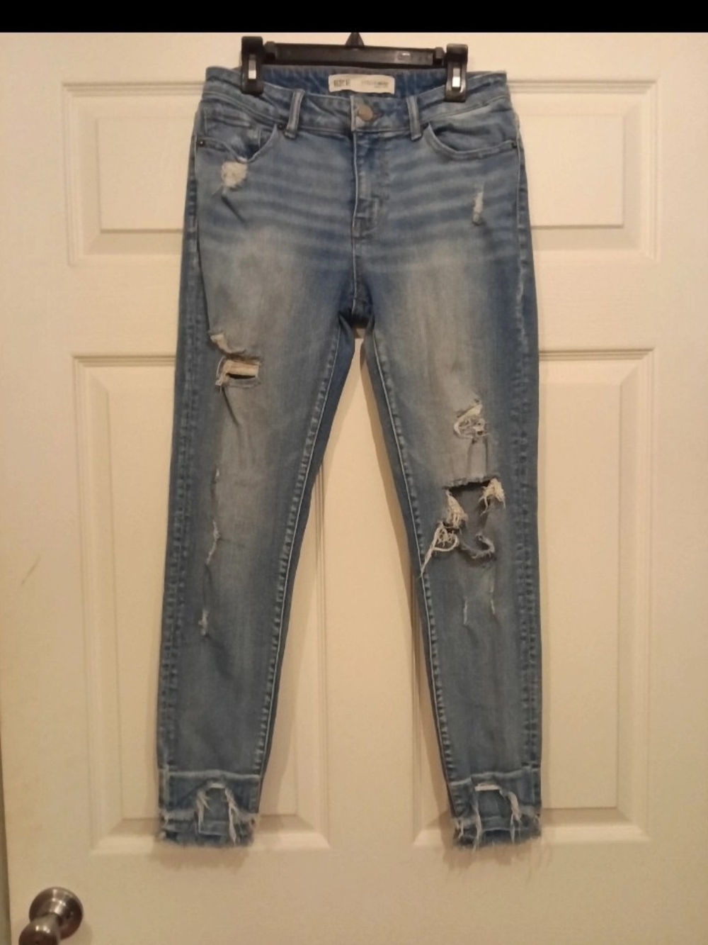 BKE Light Blue Distressed Cropped Jeans